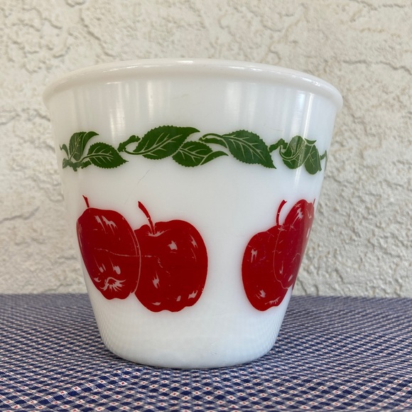 MCM Hazel Atlas White Splash-Proof Mixing Bowl - Apple Design - Picture 9 of 14